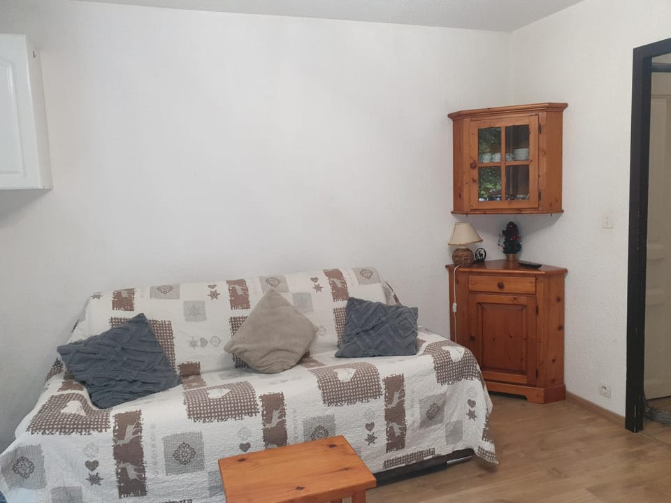 Bed, Night, Living room