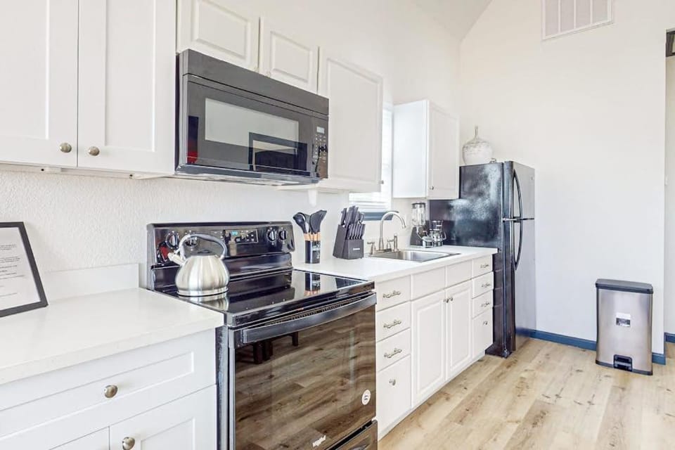 The Baytown Getaway - Guest House House in Channelview