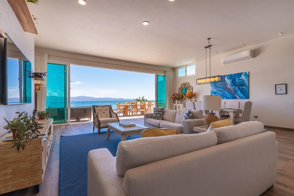 Natural landscape, TV and multimedia, Living room, Seating area, Sea view