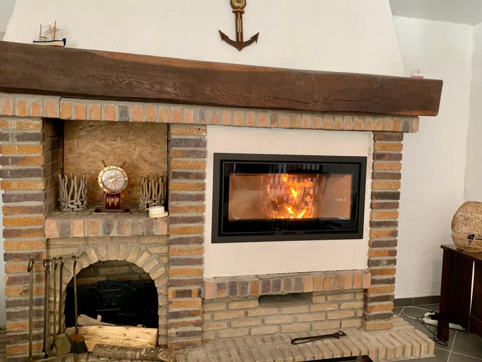 Living room, fireplace