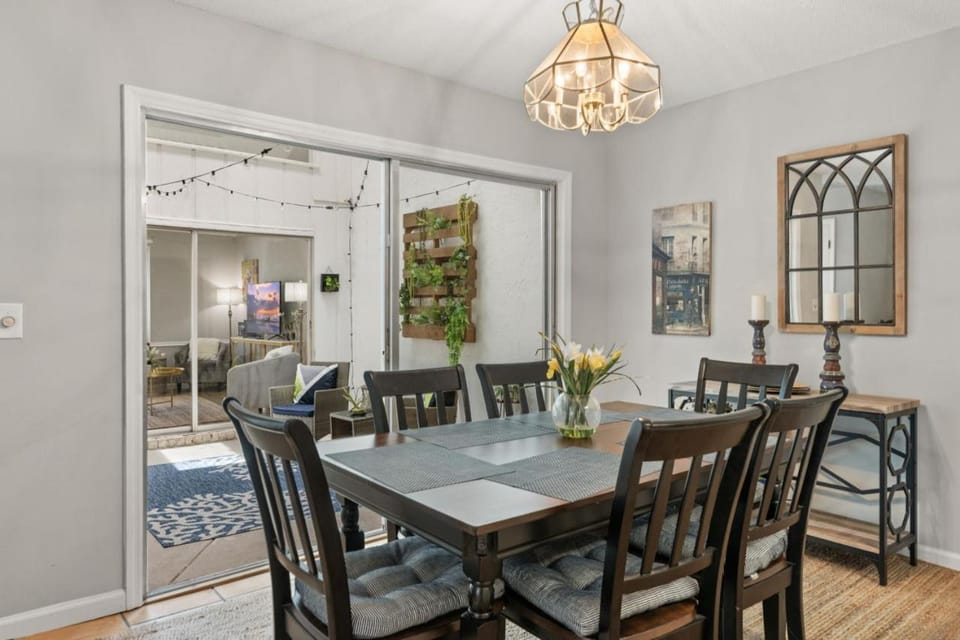 Stay at Cypress Cottage House in Goose Creek