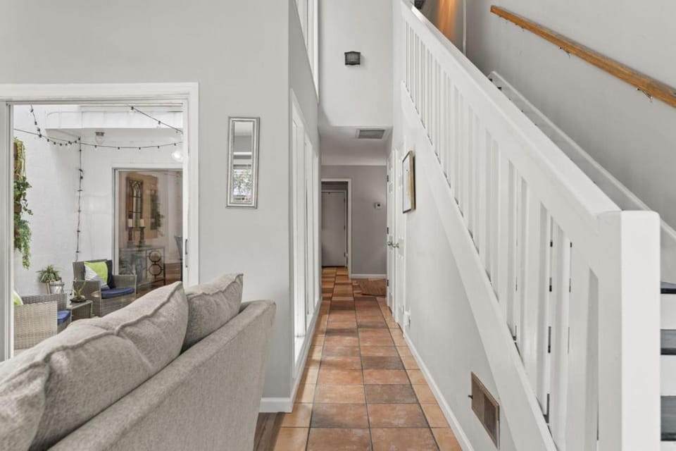Stay at Cypress Cottage House in Goose Creek