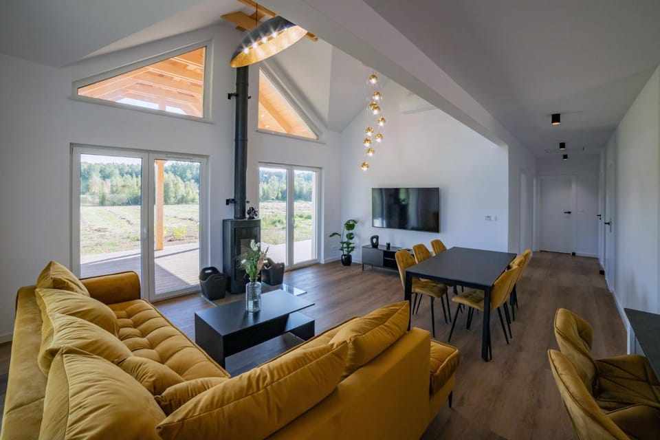 TV and multimedia, Living room, Seating area, Evening entertainment