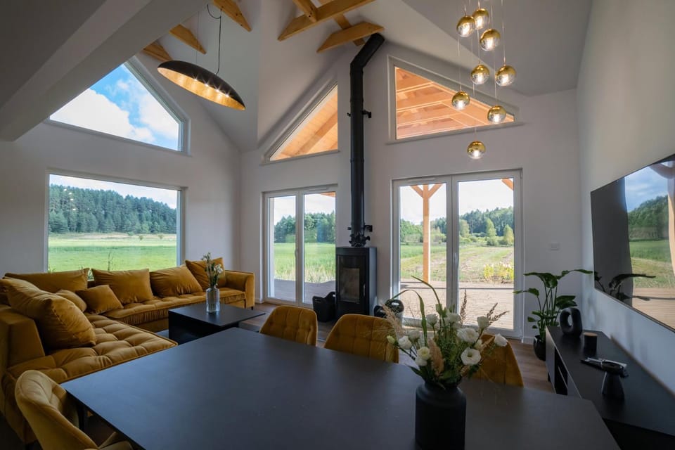 TV and multimedia, Living room, Seating area, Evening entertainment