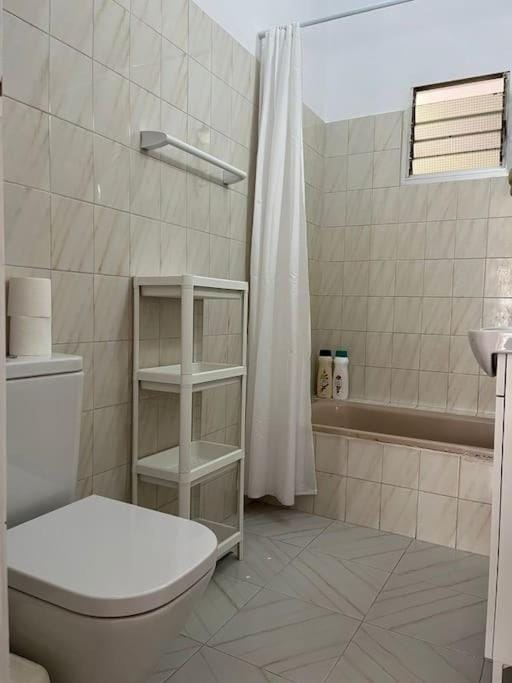 Shower, Toilet, Bathroom, Bath, towels