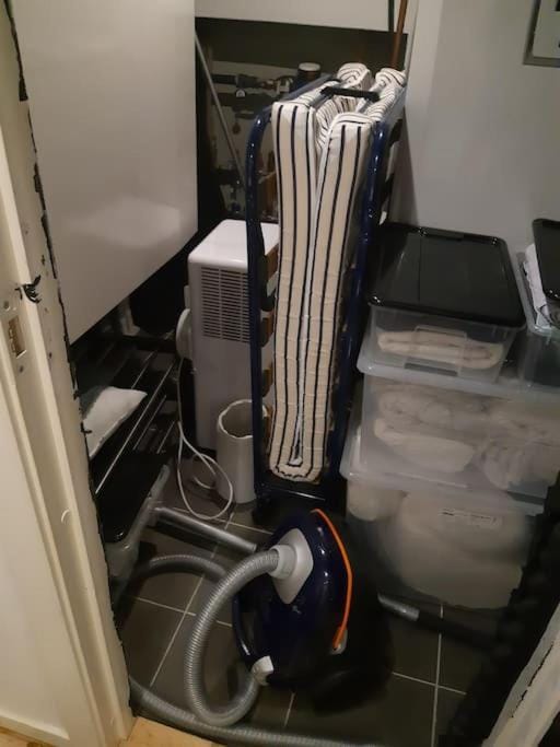 Studio close to city, Sthlm fair, free parking Apartment in Huddinge