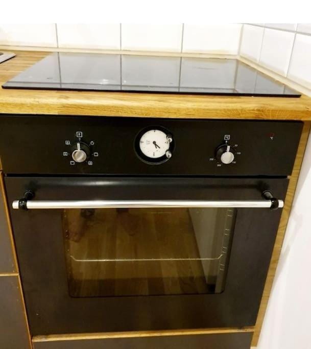 Kitchen or kitchenette, oven