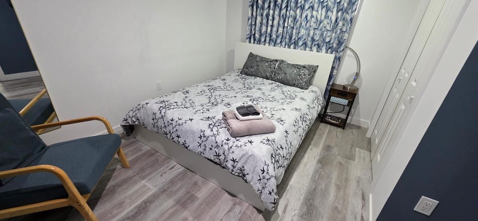 Entire guest basement suite in Cochrane, AB Apartment in Cochrane