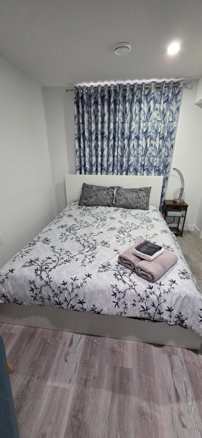 Entire guest basement suite in Cochrane, AB Apartment in Cochrane