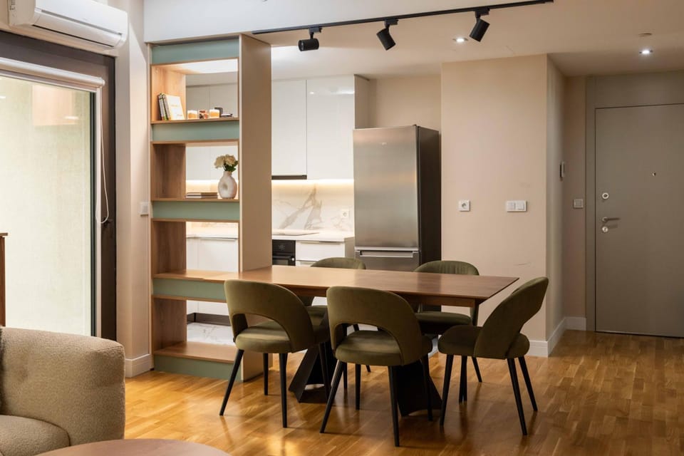 Kitchen or kitchenette, Living room, Seating area, Dining area, air conditioner