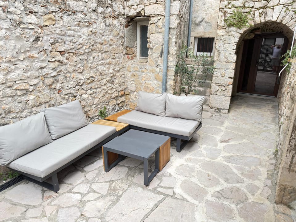 Patio, Day, Balcony/Terrace, Seating area