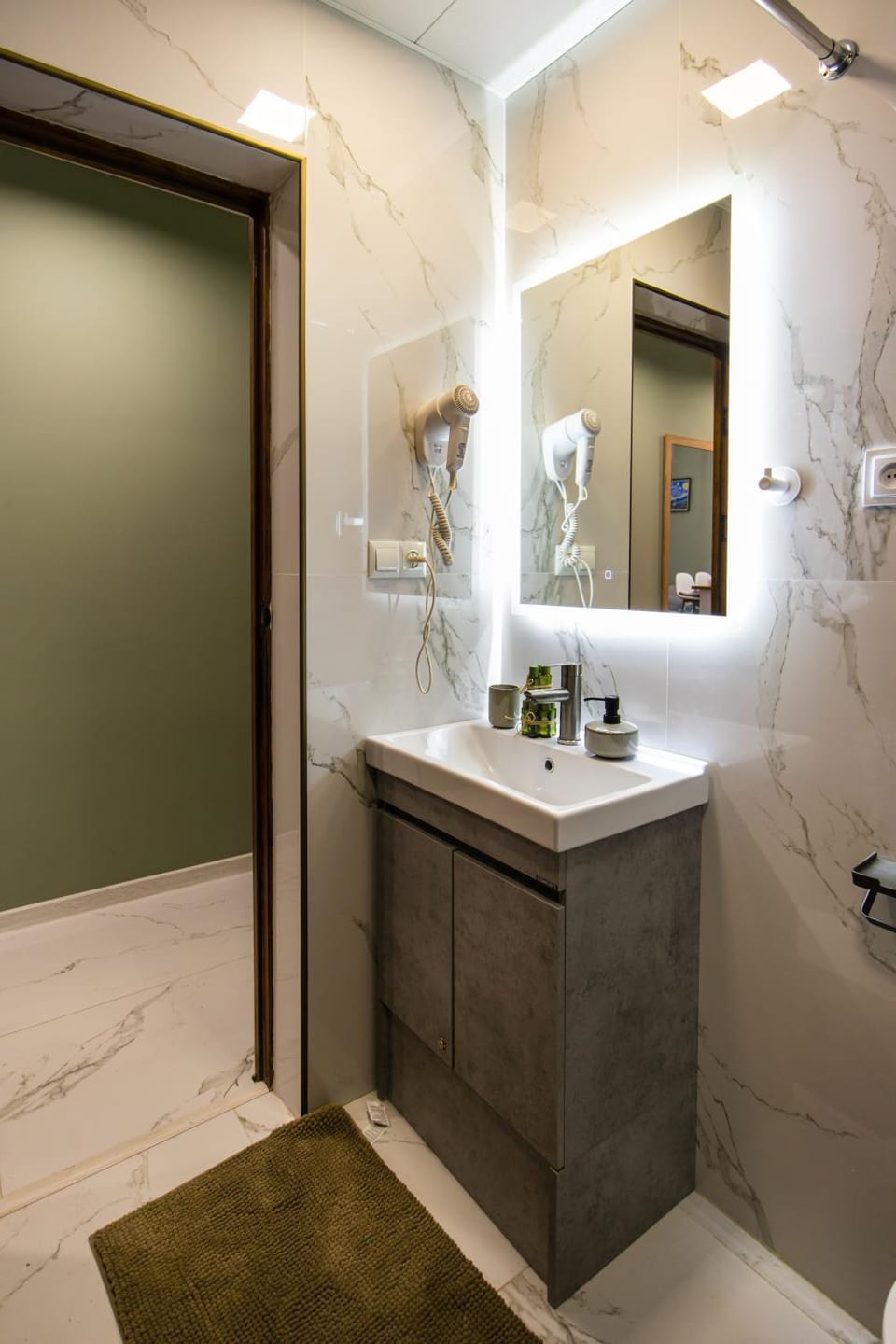 Shower, Bathroom, hair dryier