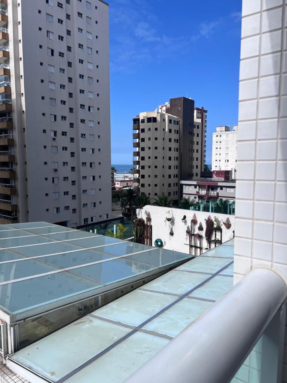AP Com vista mar, 2 vaga de garagem, Wi-Fi , 50m do mar Apartment in State of São Paulo