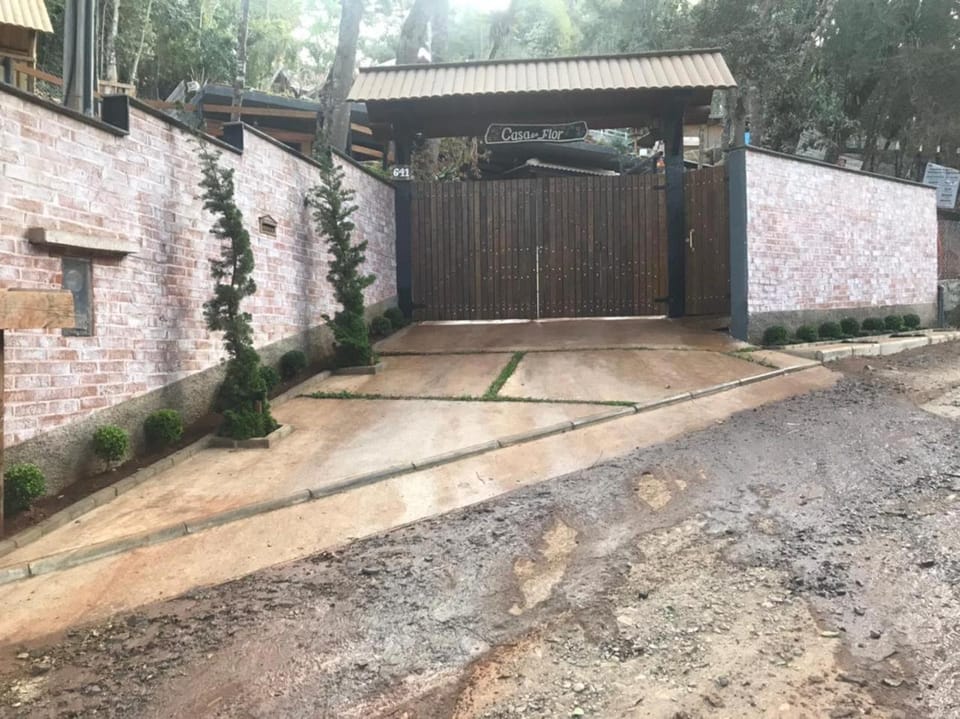 casa da flor estúdio com lareira House in Campos do Jordão