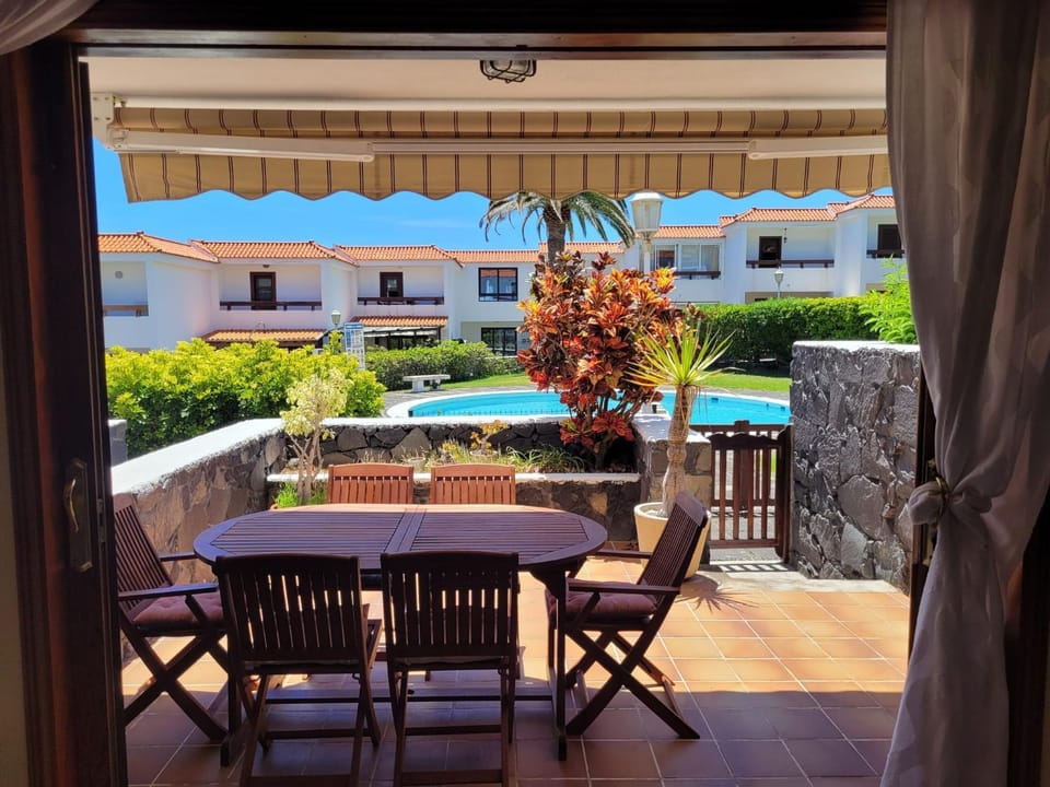 View (from property/room), Balcony/Terrace, Pool view, sunbed