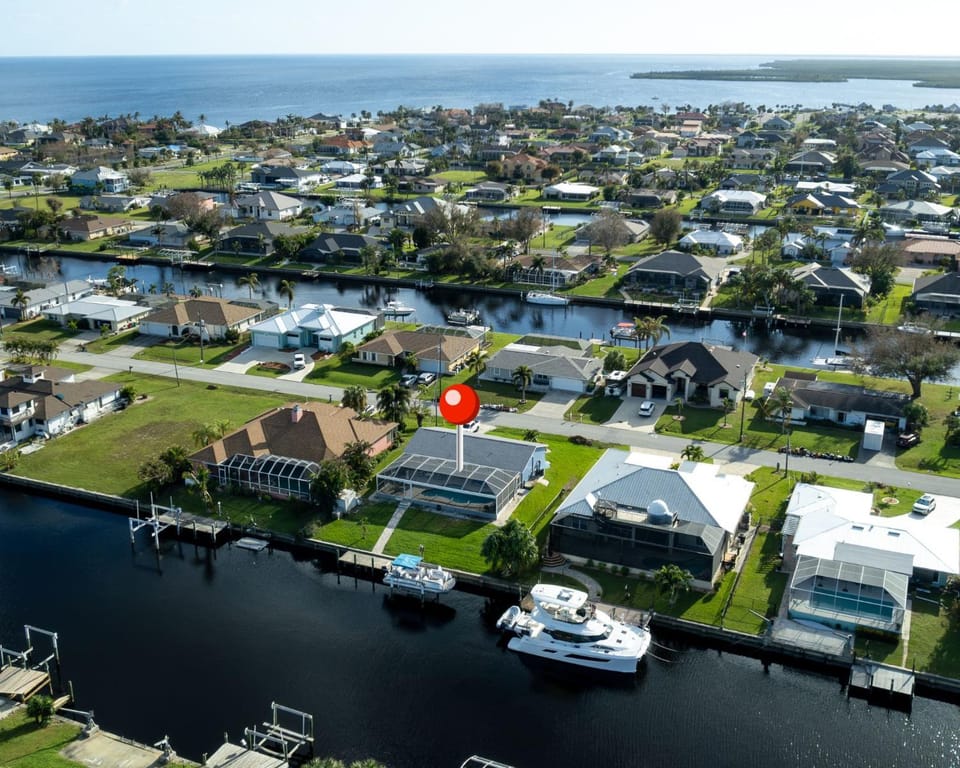 House With A Boat - Boat, Heated Pool, SUP Boards House in Port Charlotte