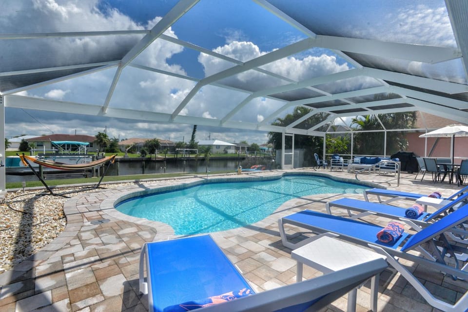 House With A Boat - Boat, Heated Pool, SUP Boards House in Port Charlotte