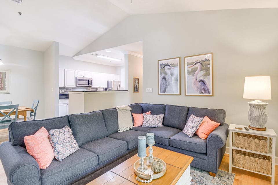 Snowbirds Welcome: Foley Condo w/ Pool Access House in Foley