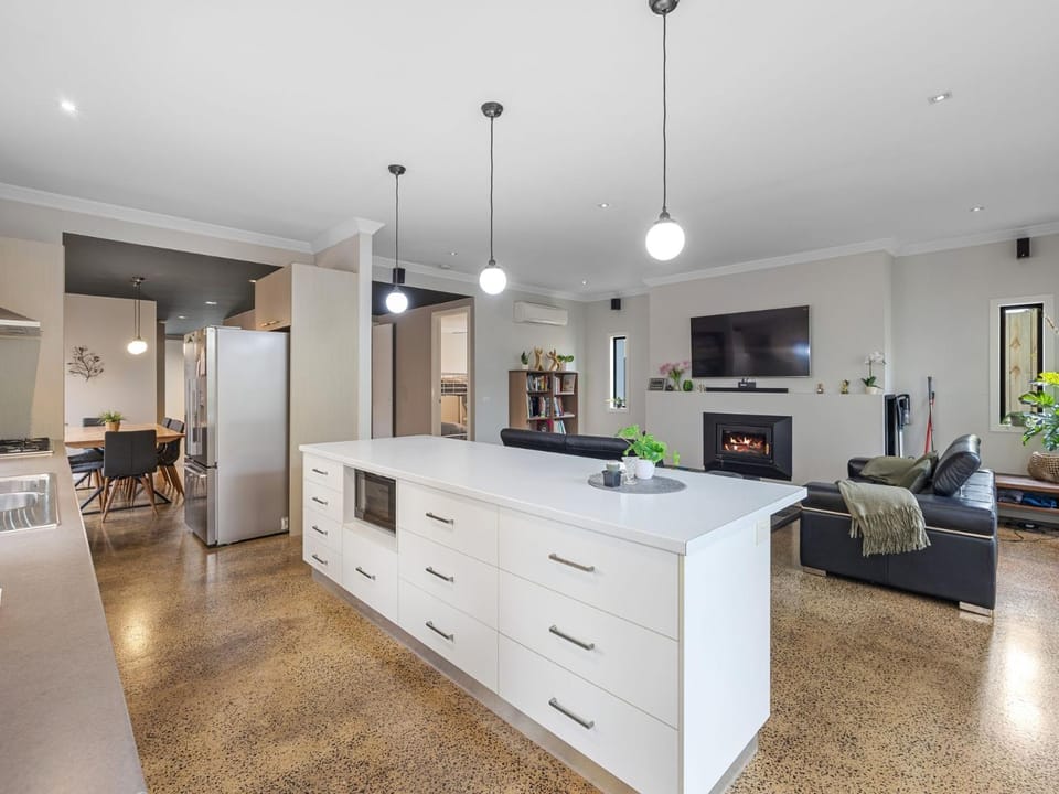 Kitchen or kitchenette, Living room