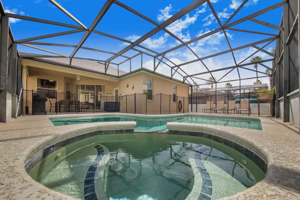 Hot Tub, Swimming pool