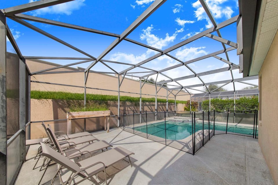Swimming pool, sunbed