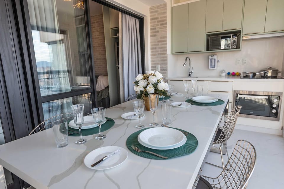 Kitchen or kitchenette, Dining area, stove