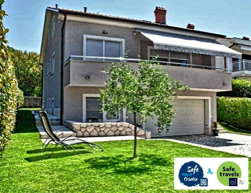 Property building, Patio, Day, Garden