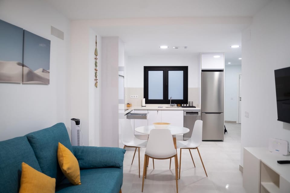 Kitchen or kitchenette, Seating area, Dining area