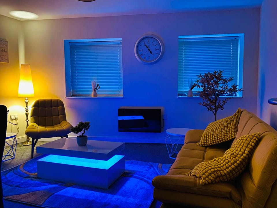 GB Relocations Ltd - Award Winning Merridale Executive Apartment, Free Parking, Free WiFi, Free Netflix Apartment in Wolverhampton