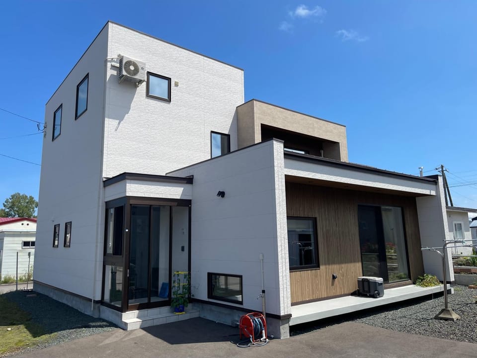 Property building, Day