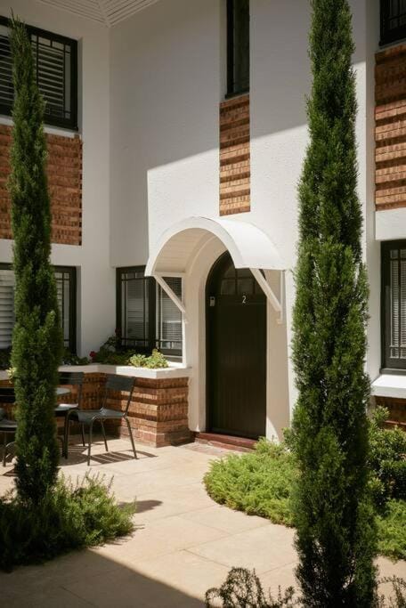 Property building, Spring, Day, Garden, Garden view