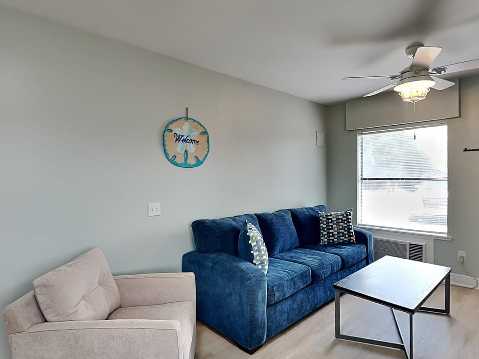Living room, Seating area, furniture