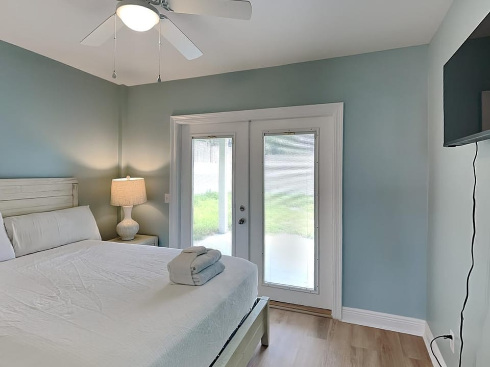 Bed, Balcony/Terrace, Bedroom, furniture, towels