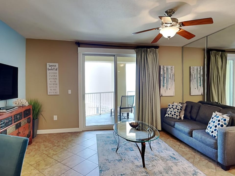 TV and multimedia, Balcony/Terrace, Living room, Seating area, furniture