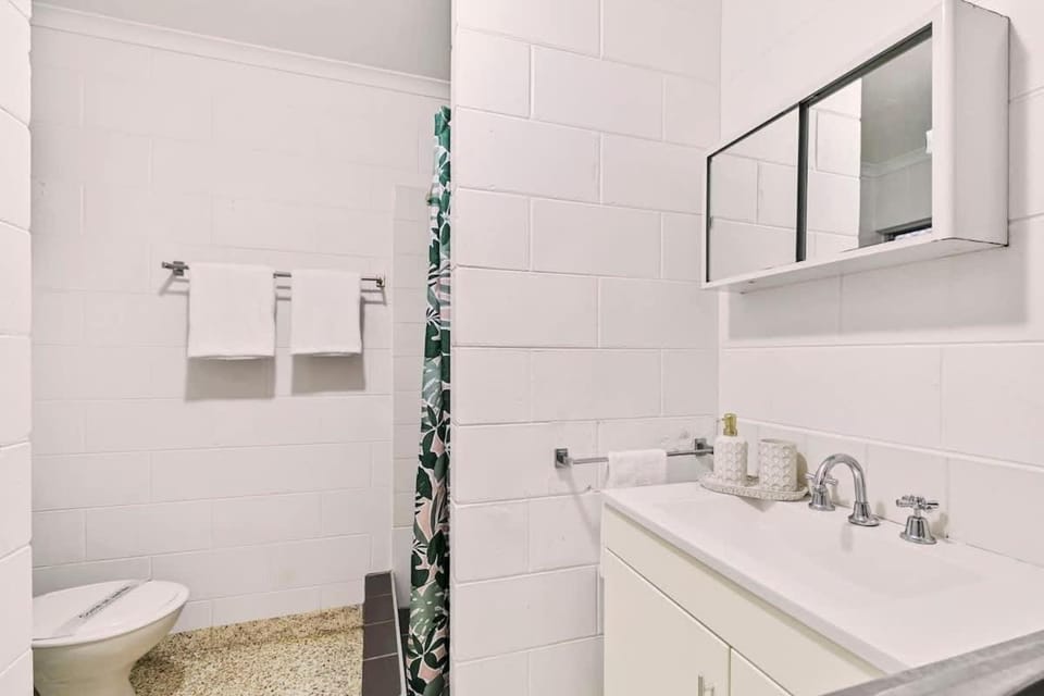 Toilet, Bathroom, towels