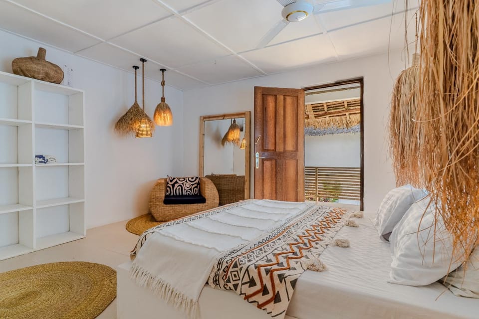 Bed, Photo of the whole room, Decorative detail, Bedroom