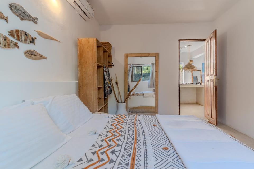 Bed, Bathroom, Bedroom, wardrobe, air conditioner