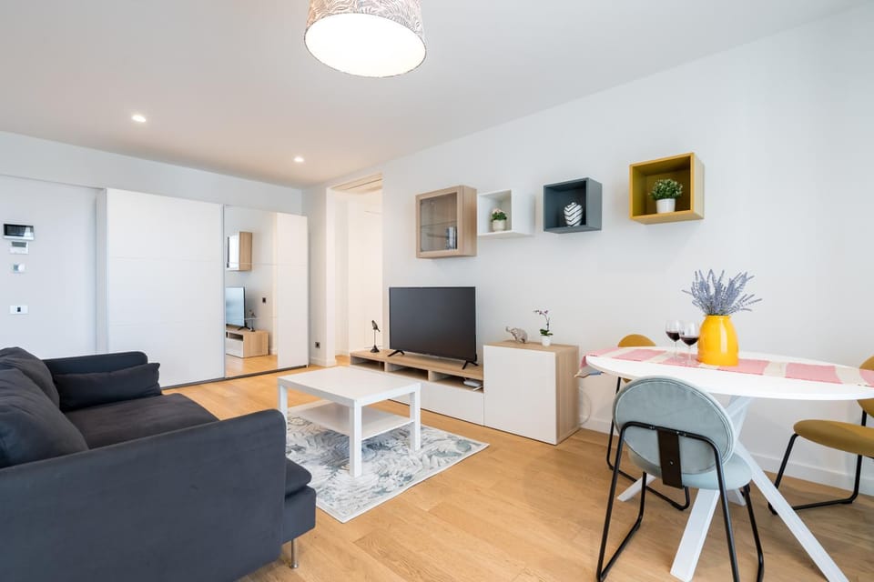 TV and multimedia, Living room, Dining area