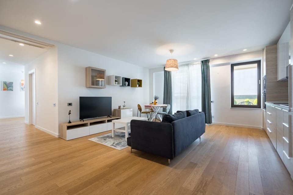 TV and multimedia, Kitchen or kitchenette, Living room, Dining area