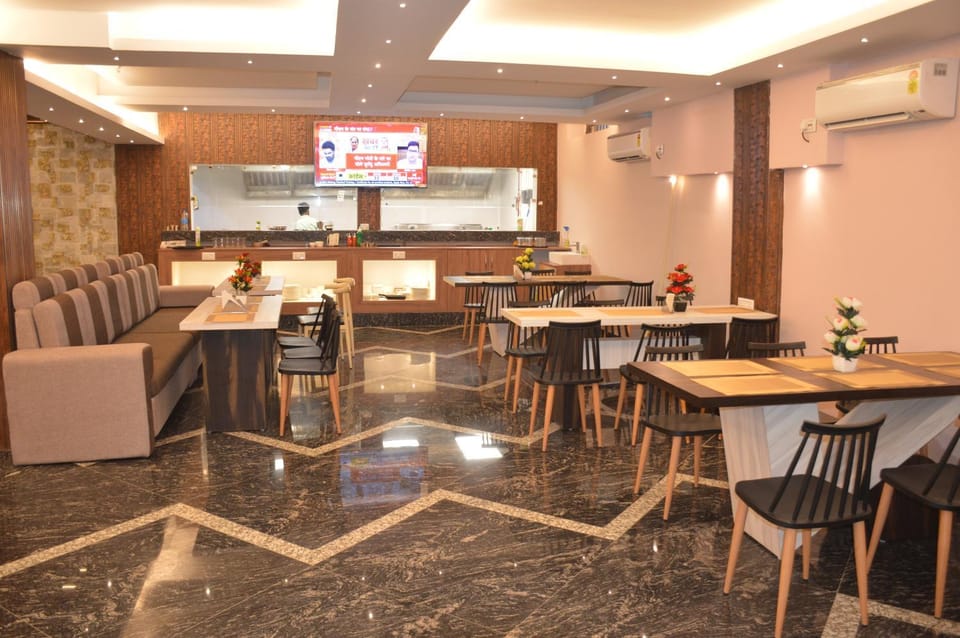 Restaurant/places to eat, Restaurant/places to eat