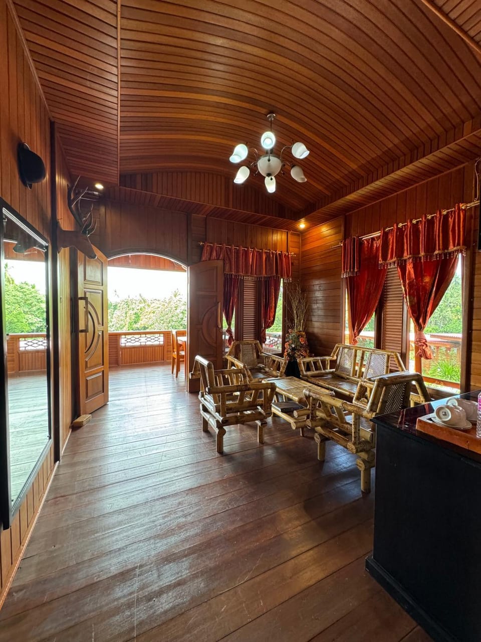 Restaurant/places to eat, Living room, Seating area