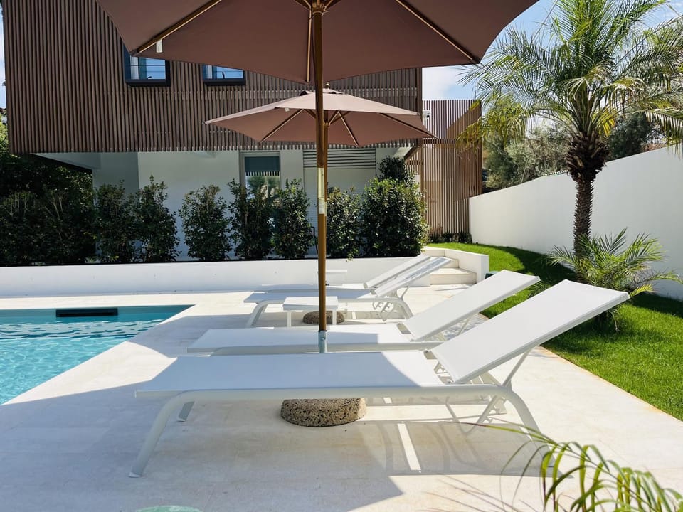 Solarium, Swimming pool, sunbed