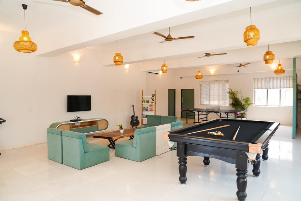 Communal lounge/ TV room, Game Room, TV and multimedia