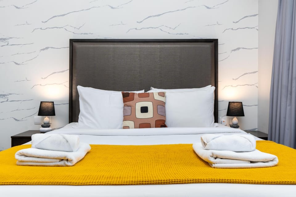 Bed, Photo of the whole room, Bedroom, towels