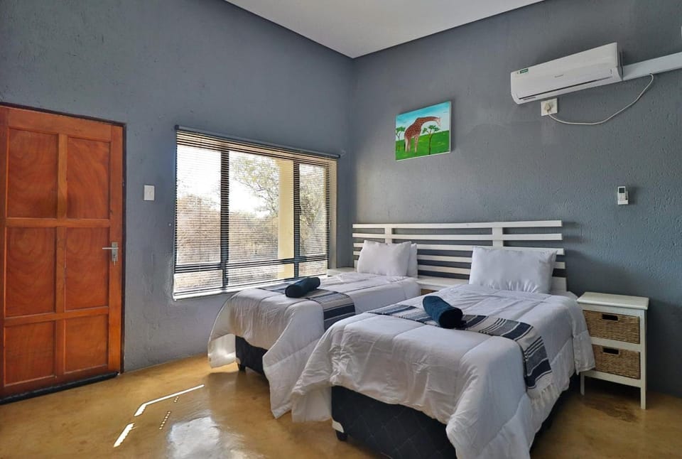 Bed, Bedroom, towels, air conditioner