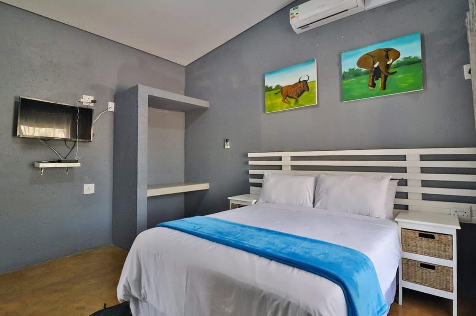 Bed, Bedroom, air conditioner
