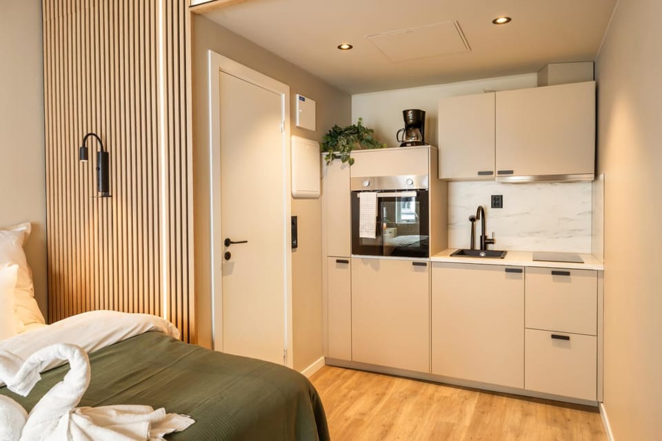 Bed, Kitchen or kitchenette, Photo of the whole room, Bedroom