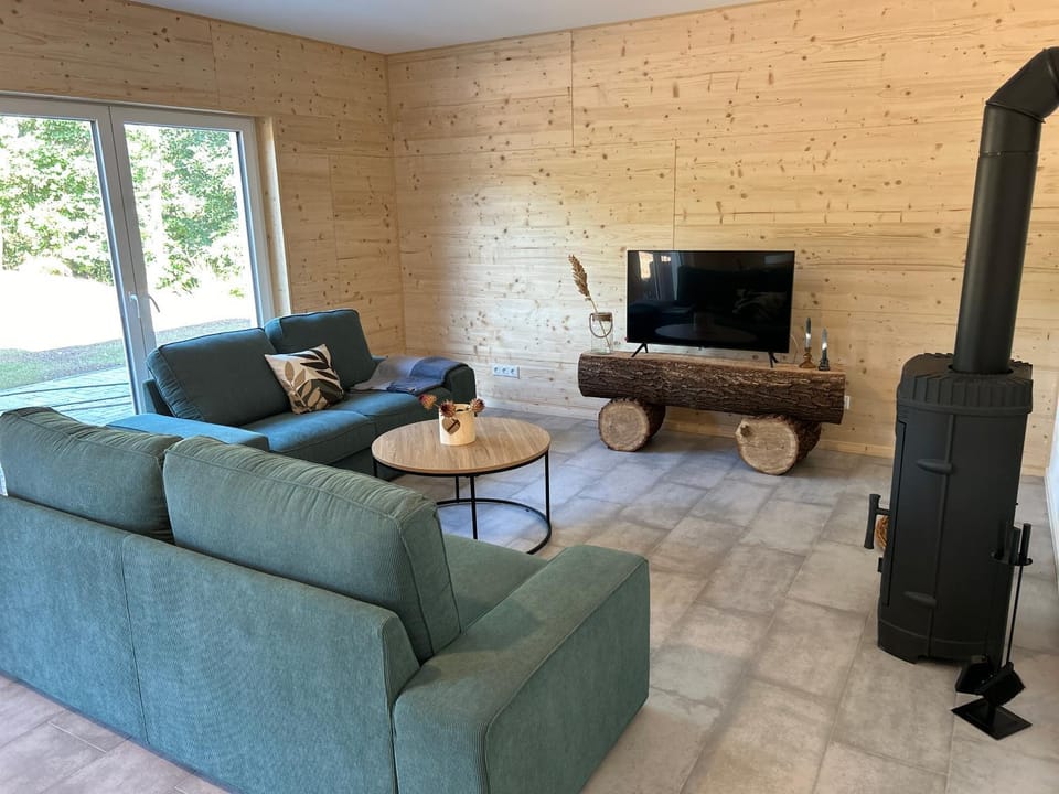 TV and multimedia, Living room, Seating area, Evening entertainment, fireplace