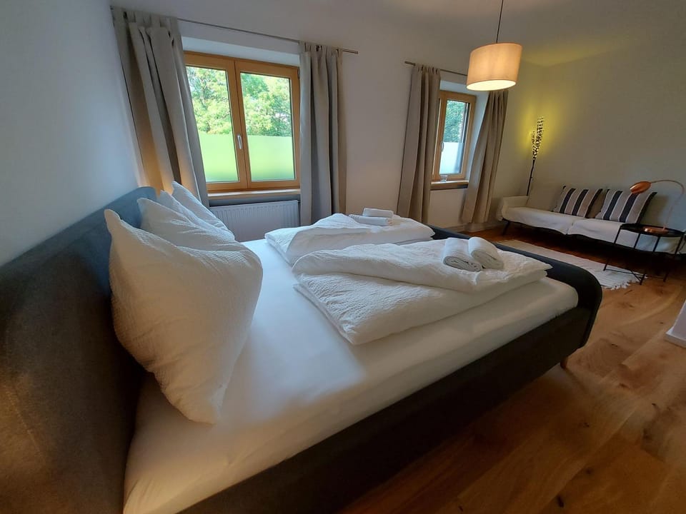 Bed, Seating area, Bedroom