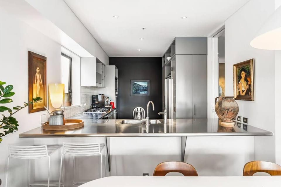 Coffee/tea facilities, Kitchen or kitchenette, microwave, oven, stove